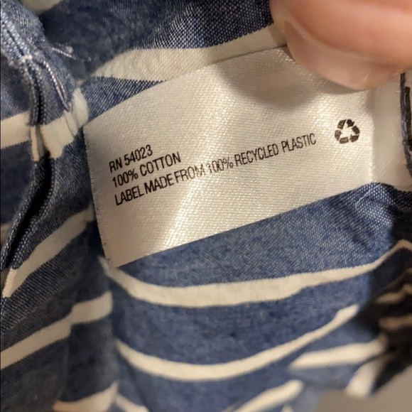 GAP EUC Shrunken boyfriend chambray Top - Picture 6 of 7